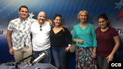 1800 Online con los presentadores cubanos Thalia Marín y David López