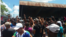 Migrantes cubanos protestan en Panamá para que les permitan continuar hacia EEUU.