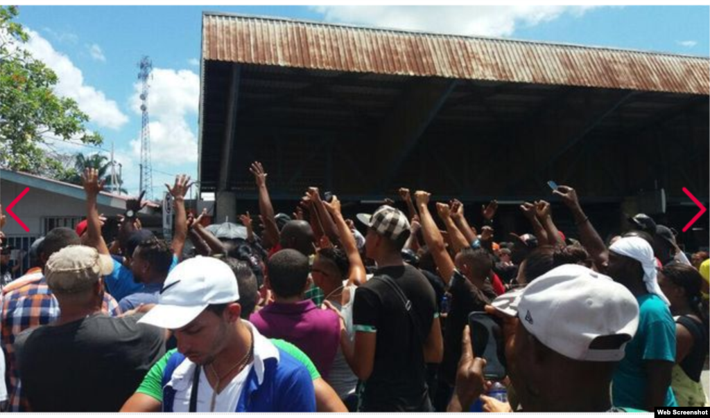 Migrantes cubanos protestan en Panamá para que les permitan continuar hacia EEUU