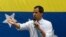El presidente encargado de Venezuela, Juan Guaidó, se dirige a sus seguidores en una manifestación pública en Caracas. (Archivo)