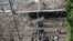 Bomberos y unidades de socorro en la zona del accidente del tren de pasajeros cerca de Spuyten Duyvil en el Bronx (New York).