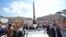 El papa Francisco a su llegada a la Plaza de San Pedro del Vaticano. (Archivo).