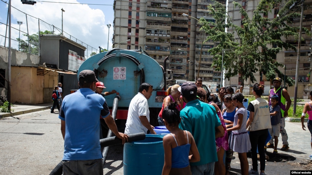 USAID trabaja con socios en Venezuela para proporcionar agua potable (UNICEF).