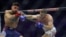 El estadounidense Justin Gaethje (derecha) acabó con el invicto del georgiano-español Ilia Topuria en la cartelera UFC Freedom 250 en la Casa Blanca.