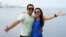 El médico cubano Adrián Estrada y su novia, la farmacéutica brasileña Leticia Santos, durante un viaje a la isla (FB)