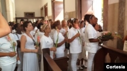 Damas de Blanco oran en Santa Rita.