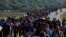 Cientos de miles de migrantes aprovechan el puente de Nicaragua para viajar a la frontera Sur de Estados Unidos e ingresar al país de forma irregular. Algunos viajan en caravanas, como la de esta imagen, tomada en enero pasado en  Huixtla, México.