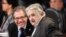 El presidente Uruguay, José Mujica (d), participa en la VI Reunión Ordinaria de Jefes de Estado y de Gobierno de la Unión de Naciones Suramericanas (Unasur), en Lima. EFE/Paolo Aguilar