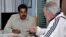 Escuchando orientaciones: Maduro se reunió cuatro horas con Fidel Castro después de la Cumbre. Archivo.