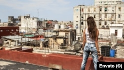 Tanques de agua en azoteas de La Habana. (Foto de referencia/Envato)