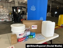 El kit de aseo incluido en la ayuda humanitaria enviada a Cuba por el gobierno estadounidense.