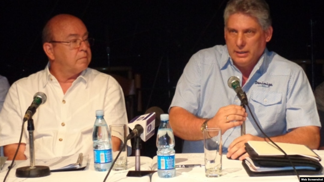 Miguel Barnet (I) junto a Miguel Díaz-Canel durante organización del VIII Congreso de la UNEAC. 
