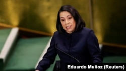 La candidata a dirigir la ONU, Carolyn Rodrigues-Birkett, interviene durante un evento en la sede de la organización mundial, en Nueva York, en julio pasado.