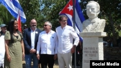 Busto de José Martí instalado en casa natal de Fidel Castro en Galicia el 13 de agosto de 2026. Foto: Perfil en Facebook de Embajada de Cuba en España.