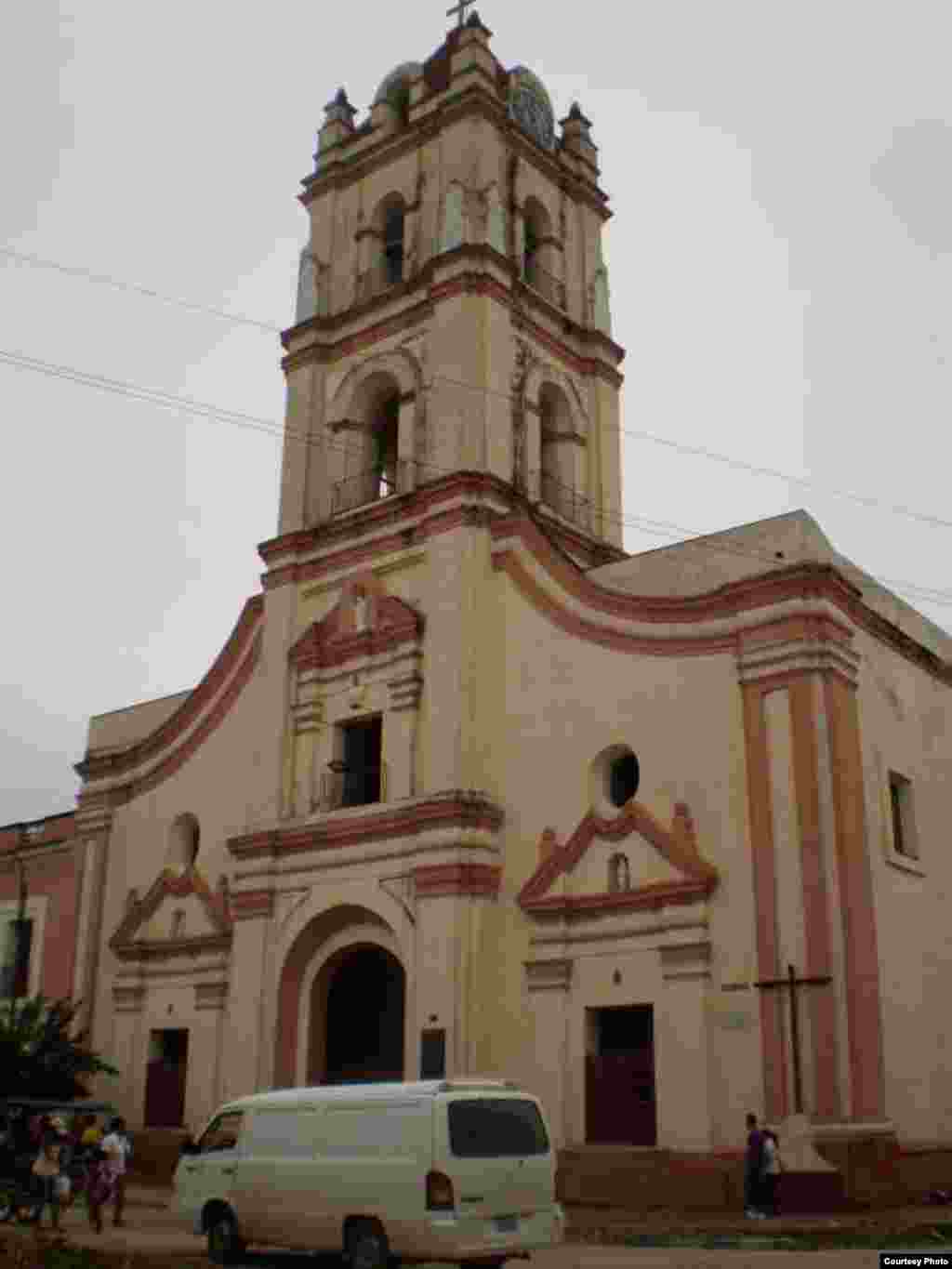 Recorrido por la ciudad de Camagüey. Convento de la Merced.