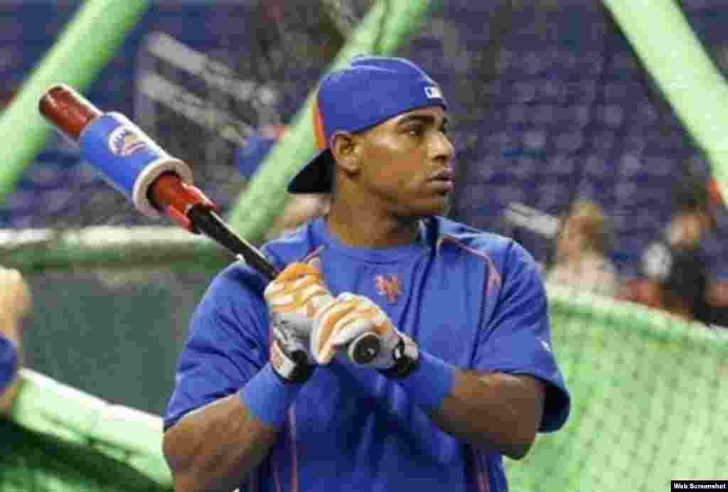 Yoenis Céspedes es el jardinero izquierdo de los mets de Nueva York. En la temporada de 2016 bateó para .280 (134 hits en 479 turnos), con 86 impulsadas, 72 anotadas y 31 cuadrangulares. En el Spring Training de 2017 ha bateado 2 hits en 5 turnos.