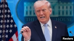 El presidente de los Estados Unidos, Trump, ofrece una conferencia de prensa en la sala de conferencias de la Casa Blanca. REUTERS/Evan Vucci