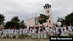 Las Damas de blanco frente a la iglesia de Santa Rita, en Miramar, La Habana. Archivo.