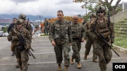 El jefe del Comando Sur, general Francis Donovan, durante el recorrido de la embajada de EEUU en Caracas mientras se desarrollaba el simulacro militar. (Comando Sur de EEUU) 