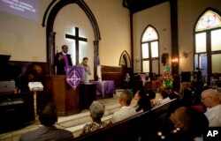 El secretario general del Consejo Mundial de Iglesias, Rev. Prof. Dr. Jerry Pillay, habla a los fieles en la Iglesia Presbiteriana Reformada en La Habana, Cuba, el 17 de diciembre de 2023. (Foto AP/Ismael Francisco)