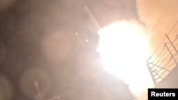 Ataque desde un buque de guerra estadounidense en un lugar no identificado. 