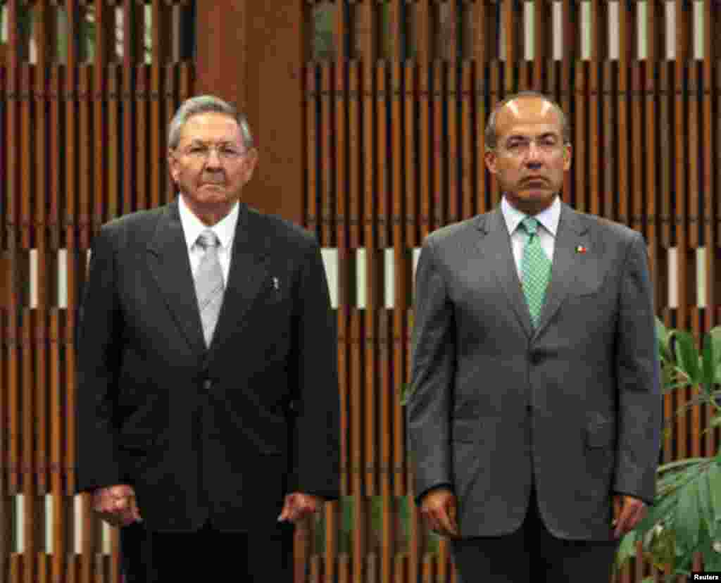 El presidente Mexicano junto a  Raúl Castro 