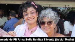 Anna Bensi ha denunciado el interrogatorio y la multa a su madre.