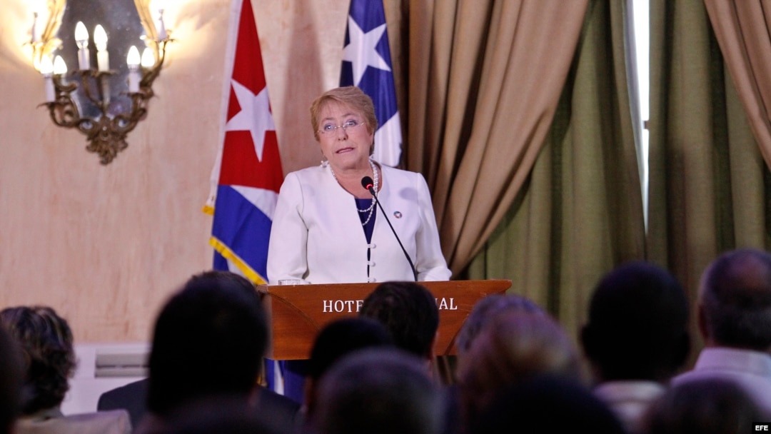 La presidenta chilena Michelle Bachelet inaugura foro empresarial en La Habana