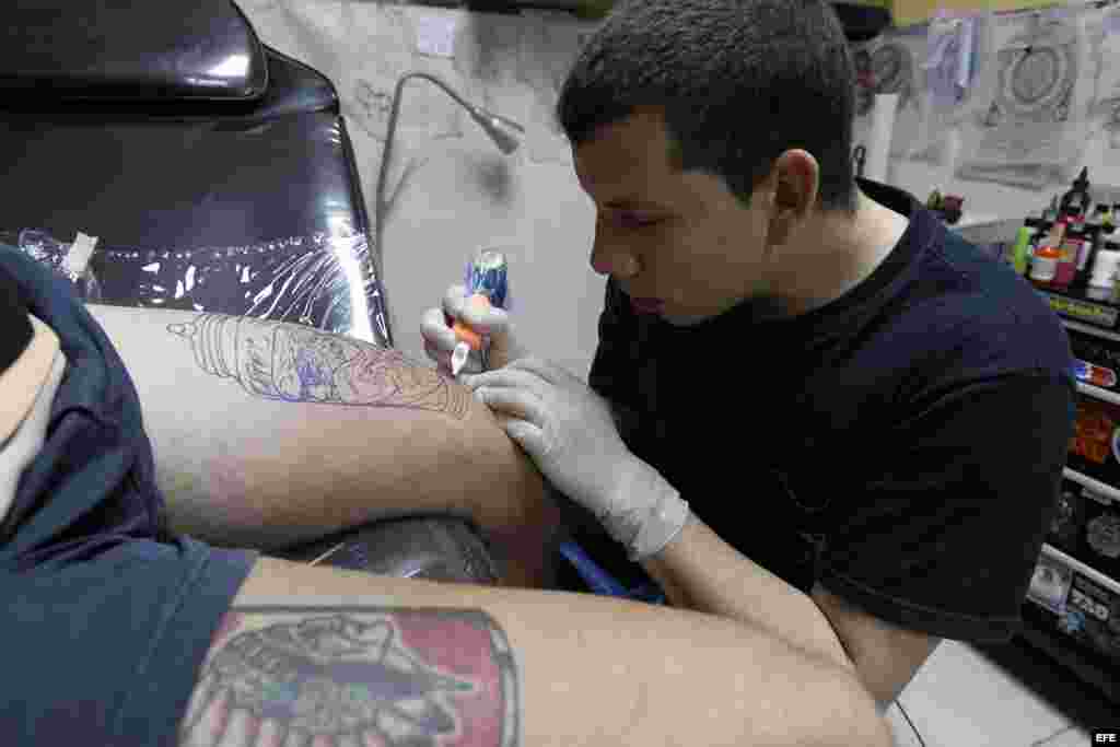 La Marca ha mejorado la imagen del arte del tatuaje en un país donde poco a poco va calando la moda de dibujarse el cuerpo.EFE