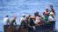 Un grupo de balseos cubanos en aguas de las Islas Caimán. Foto: Duke University.