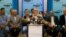 El secretario ejecutivo de la opositora Mesa de la Unidad Democrática (MUD), Ramón Guillermo Aveledo (c), habla durante una rueda de prensa hoy, martes 13 de mayo de 2014, en Caracas (Venezuela). Aveledo afirmó hoy que el diálogo iniciado con el Gobierno 