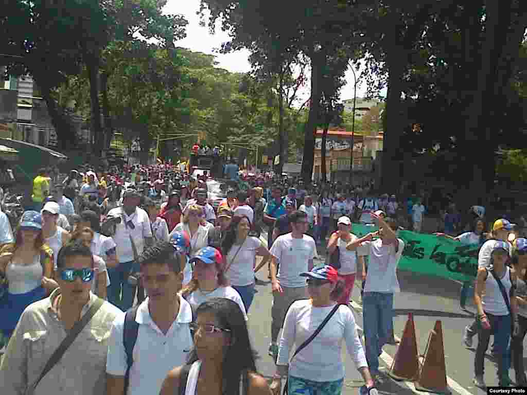 Mujeres opositoras marcharon el miércoles para condenar los excesos de la Guardia Nacional en el control de las manifestaciones. Imagen proporcionada por Josmir Gutierrez, Coordinadora Juvenil Nacional ABP