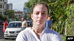 Tania Bruguera en una calle de La Habana. (Archivo)