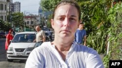 Tania Bruguera en una calle de La Habana. (Archivo)