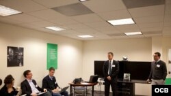 Los ejecutivos de OCB en una presentación ante la Comisión de Innovación de BBG. 