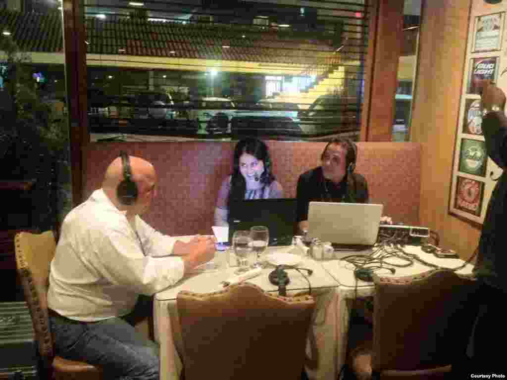 De visita en el restaurante La Casita donde hicimos el primer programa de 1800 Online fuera de los estudios de los Martí.