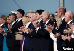 La presidenta de Eslovaquia, Zuzana Caputova, el rey Felipe y la reina de Bélgica, el príncipe Alberto II de Mónaco, el presidente de Polonia, Andrzej Duda, el premier de Canadá, Justin Trudeau, Joe Biden, el príncipe Guillermo y Príncipe de Gales de Gran Bretaña en la ceremonia.