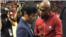 Manny Pacquiao (i) y Floyd Mayweather conversaron, brevemente, en el American Airlines Arena de Miami, Florida.