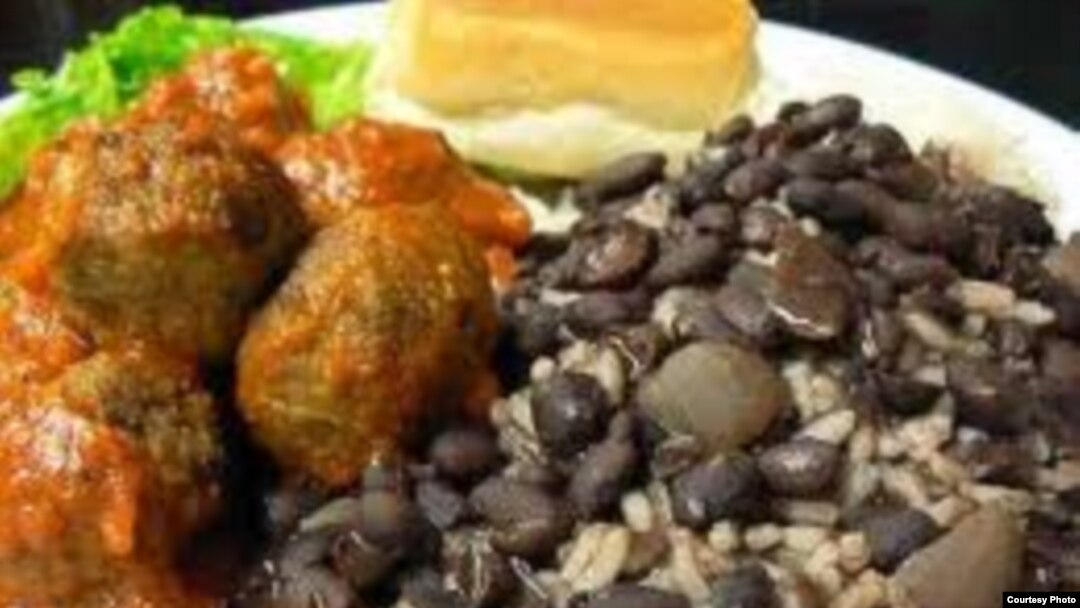 La memoria culinaria cubana se refugió en Miami, y la reviven en la isla las paladares privadas