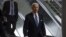 JL02. WASHINGTON (ESTADOS UNIDOS), 13/11/2013.- El Vicepresidente de Estados Unidos, Joe Biden, a su llegada hoy, miércoles 13 de noviembre de 2013, a una reunión a puerta cerrada con el secretario de estado, John Kerry, y los miembros del Senado para dis