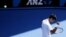 El tenista serbio Novak Djokovic celebra su victoria ante el ruso Andrey Kuznetsov.