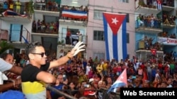 Los cienfuegueros se lanzaron a las calles para saludar al campeón olímpico de Río en los 56 kg, Robeisy Ramírez Carrazana.