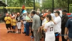 Inauguran terreno de béisbol en parque José Martí de la Pequeña Habana