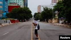 La calle 23, una de las más céntricas de La Habana, sin vehículos, durante el segundo apagón total de la semana y el cuarto del año, en La Habana, Cuba, el 11 de julio de 2026. REUTERS/Norlys Perez 