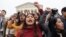 Manifestación a favor de los "dreamers" frente a la Corte Suprema, en Washington, DC, el 12 de noviembre de 2019. (SAUL LOEB / AFP)