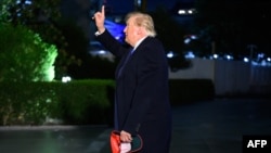 El presidente estadounidense Donald Trump a su regreso a la Casa Blanca, en Washington, DC, este domingo, 27 de septiembre de 2026.