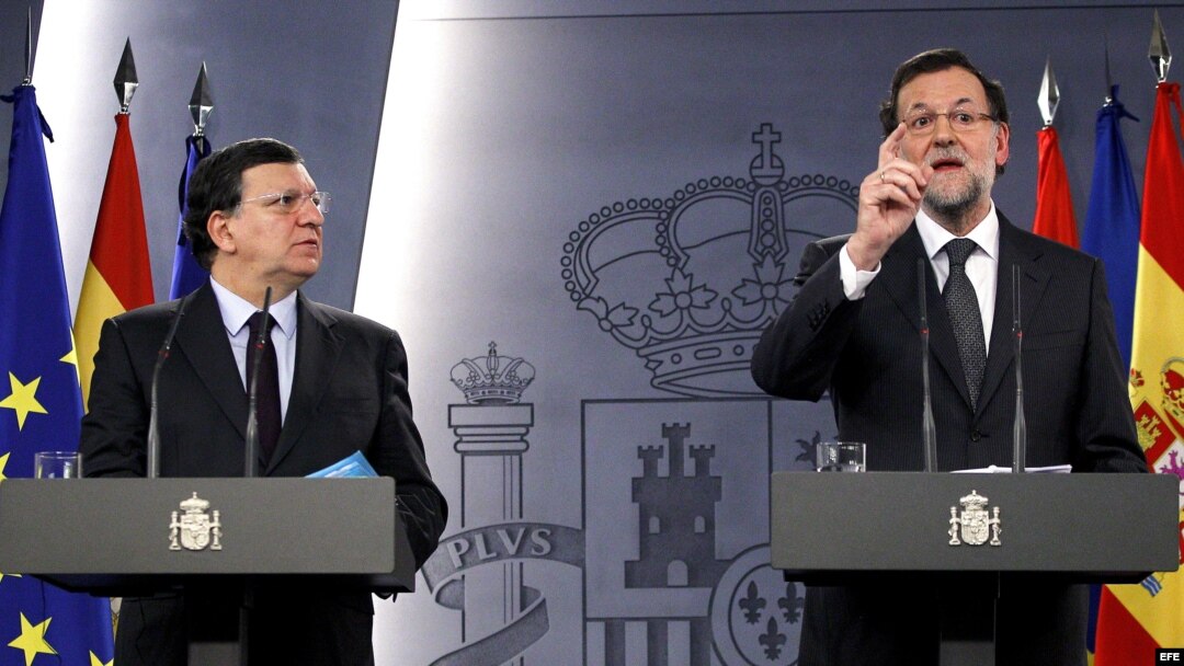 El presidente del Gobierno, Mariano Rajoy (d), y el presidente de la Comisión Europea, José Manuel Durao Barroso, en la Moncloa.