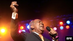 Foto de archivo del salsero puertorriqueño "Cheo" Feliciano, quien murió en la madrugada del jueves 17 de abril en un accidente de tránsito. 