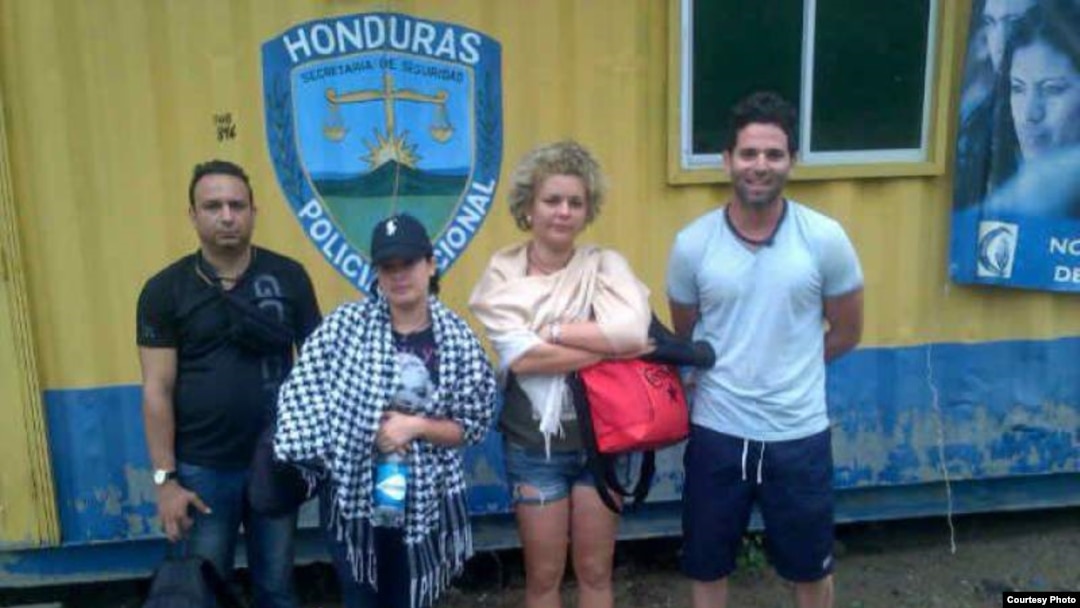 Grupo de cubanos detenido en Honduras.