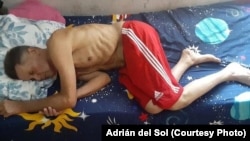 Guillermo del Sol en huelga de hambre en su casa en Santa Clara.